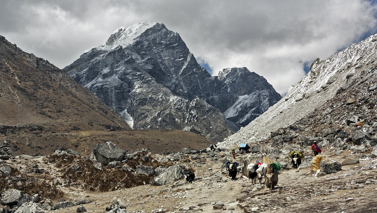 

Приключенческий тур Восхождение на пик Лобуче (6119 м) и трек к Эвересту