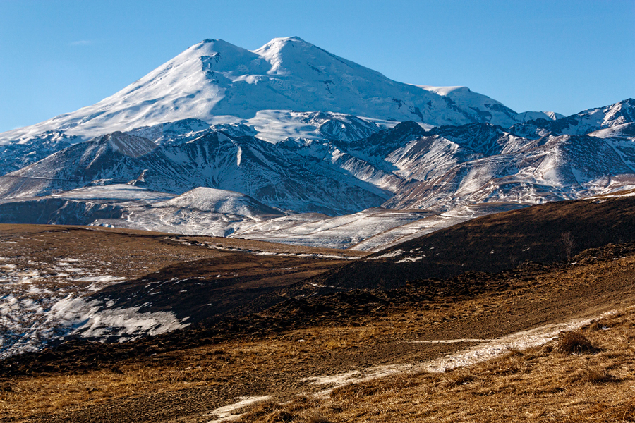 Какая наивысшая точка кавказа. Северный Кавказ Эльбрус. Эльбрус Северный пик. Горы Кавказа Эльбрус. Эльбрус Южная вершина.